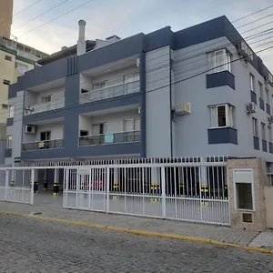 Apto 2 Quartos No Centro De Bombinhas, 130 Metros Apartamento Bombinhas